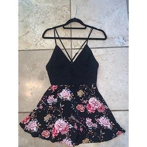 ❗️ SALE ❗️ F21 Floral Mini Romper